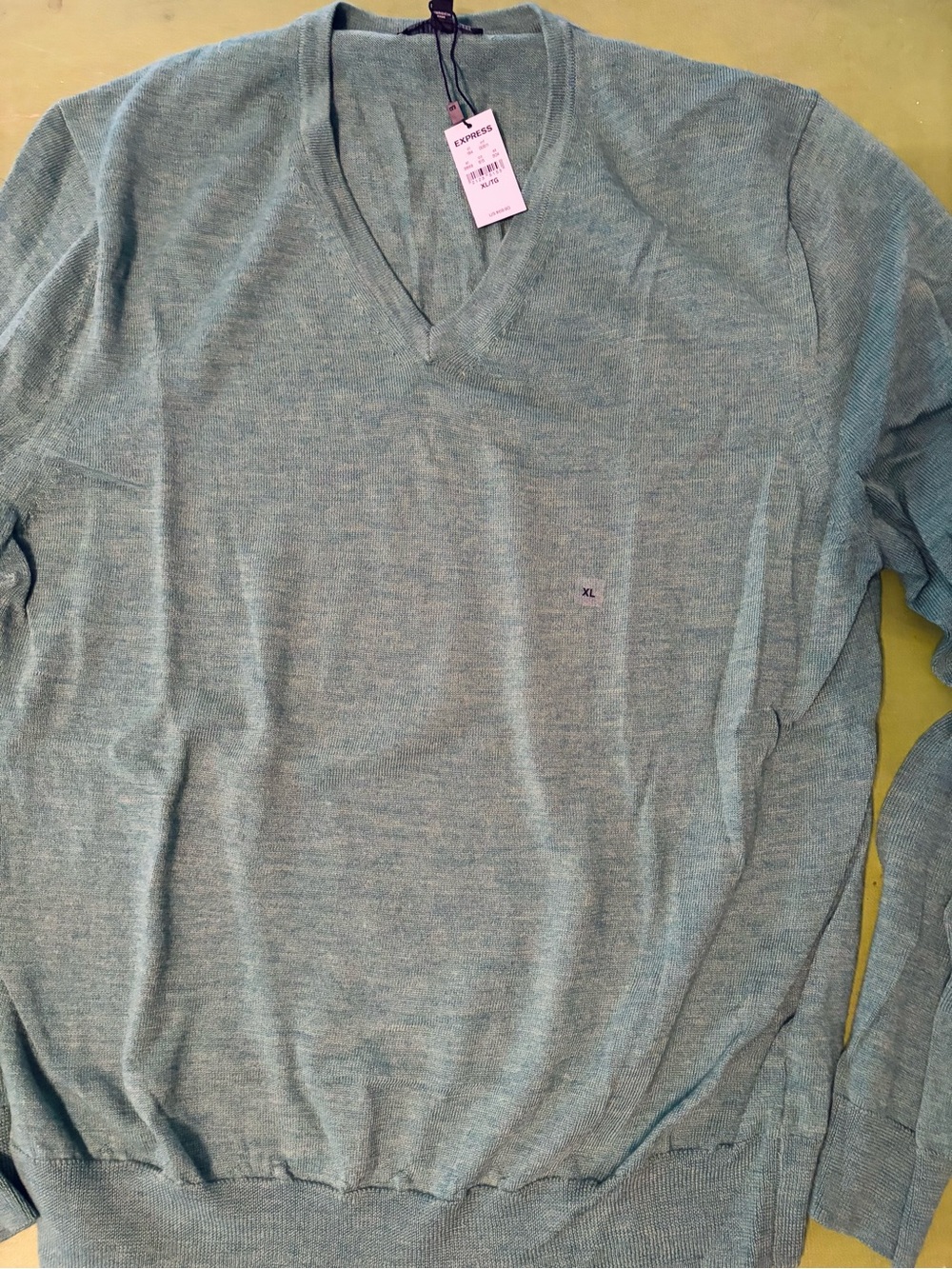 Bundle 3! Express Men’s Merino Wool V-Neck Sweaters XL NWT - Picture 3 of 4